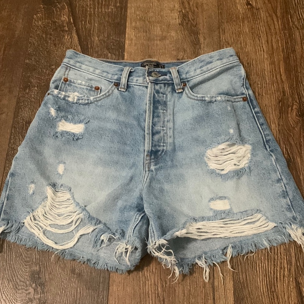 Abercrombie and Fitch, high-rise four in shorts